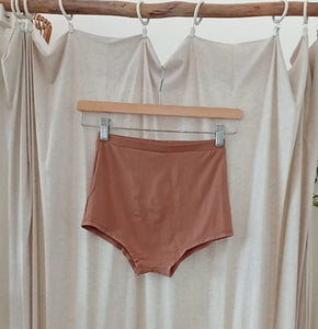 Eco cheeky short toffee