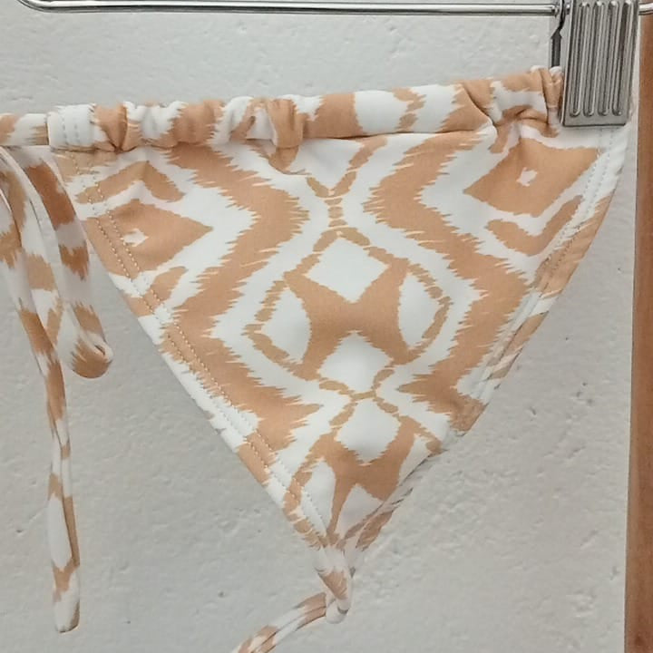 Triangle top batik