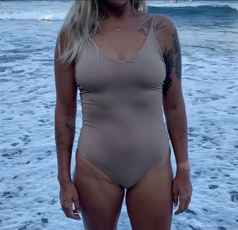crossback onepiece (nude)